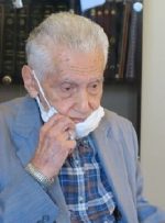 دیدار با احمد سمیعی‌گیلانی در آستانه ۱۰۰ سالگی/ عکس