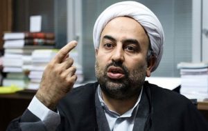 هویدا لااقل اسم دین را یدک نمی‌کشید