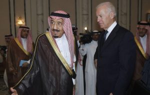بایدن سرانجام با شاه سعودی تماس گرفت