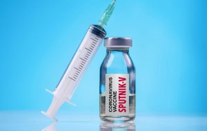 بارگیری نخستین محموله واکسن روسی به مقصد ایران + فیلم