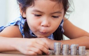 چگونه سطح سواد مالی فرزندان خود را ارتقا دهیم