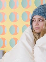 ۷ علتی که همیشه از سرما به خود می‌لرزید