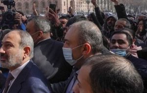 پرواز جنگنده‌های ارتش بر فراز ایروان؛ پاشینیان: مردم ارمنستان اجازه کودتا نمی‌دهند