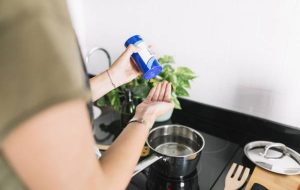 آب نمک ناشتا و این همه فایده