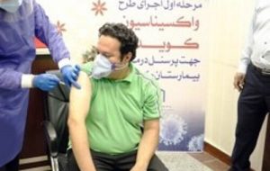 مدیر پروژه ساخت واکسن ایرانی: زودتر از بقیه کشورها مردم را واکسینه می‌کنیم