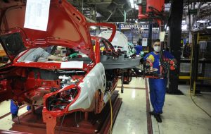 مدیر عامل ایران خودرو : تولید روزانه 2 هزار خودرو / تحویل به روز خودرو به مشتریان 