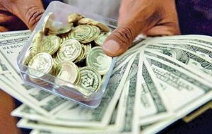 حباب سکه ترکید/ تثبیت قیمت طلا در کانال ٩٠٠ هزار تومان