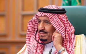 امیرقطر برای شاه سعودی پیام فرستاد