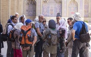 نقد به ساختار گردشگری در ایران و نسخه‌ای برای آن