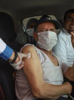 ویدئو / واکسیناسیون خودرویی سالمندان بالای ۸۰ سال در مشهد