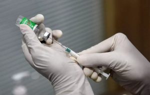 آنچه باید در مورد عوارض واکسیناسیون کرونا بدانید