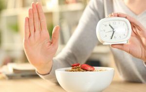 تاثیر منفی تغییر رژیم غذایی و ساعت شبانه‌روز بر چربی‌های سالم