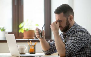 مشخصات بدگمان‌ها که زندگی را سخت می‌بینند