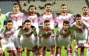 گلزن بحرین و تماشای بازی ایران از بیمارستان/عکس