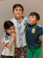 ببینید | خواندن سرود قهرمانی توسط پسران مسی پس از قهرمانی آرژانتین
