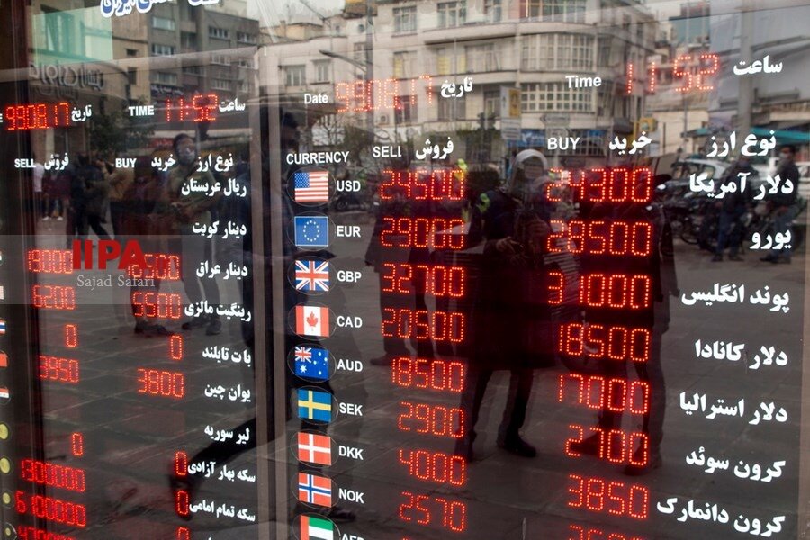 صف‌کشی مقابل صرافی‌ها جمع می‌شود؟