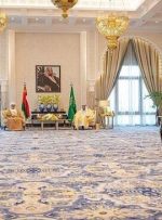 ملک سلمان و سلطان عمان نشان رد و بدل کردند/عکس