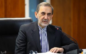 ولایتی: هیچ بیماری به دلیل نداشتن بیمه یا هزینه از درمان محروم نشود