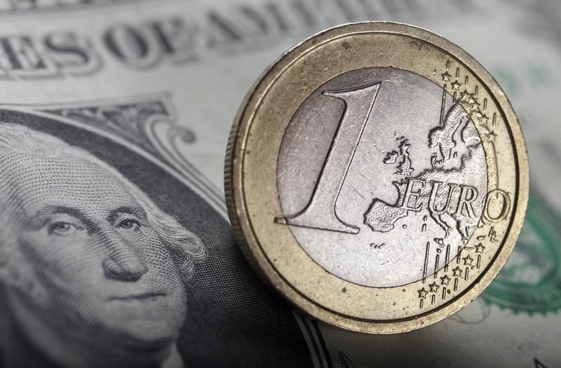 دلار افزایش یافت در حالی که یورو هنوز تأثیر درگیری اوکراین را احساس می کند