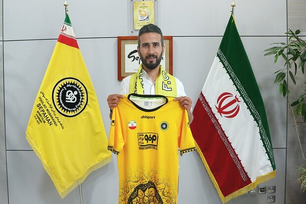 آقای گل لیگ برتر با سپاهان تمدید کرد/عکس