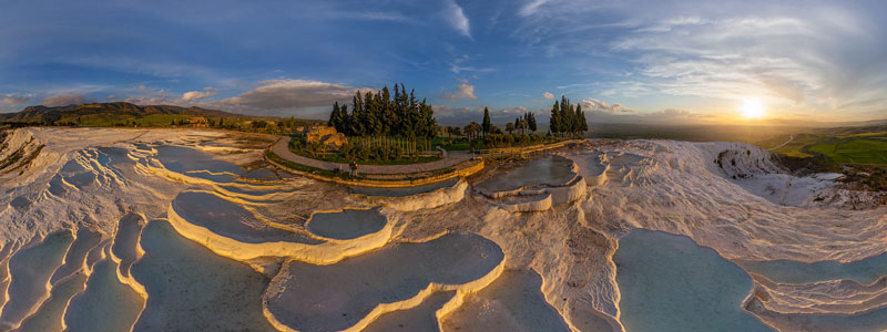 عکس پانوراما از چشمه آبگرم پاموق قلعه در ترکیه