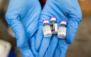 برای خروج از بحران کرونا روزانه یک میلیون واکسن تزریق شود