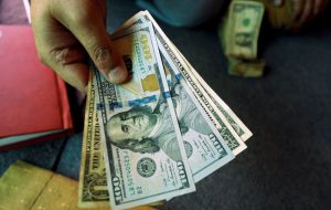 افزایش یک شبه دلار  سخنرانان فدرال رزرو همچنان جنگ طلب هستند توسط Investing.com