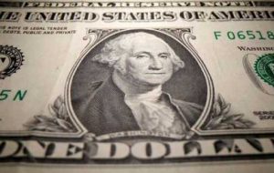 دلار پس از در آغوش گرفتن پاول ، کاهش می یابد و افزایش نرخ را حفظ می کند