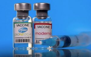 سازمان غذا و داروی آمریکا قصد دارد روز دوشنبه واکسن کووید Pfizer را تأیید کند