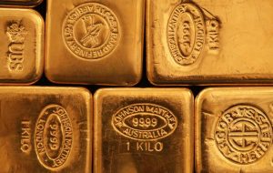 قیمت طلا با قیمت دلار و سود خزانه داری مورد آزمایش قرار می گیرد