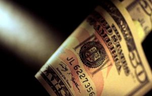 کاهش دلار و یورو به دلیل افزایش نگرانی ها در مورد تأثیر اقتصادی درگیری اوکراین توسط Investing.com