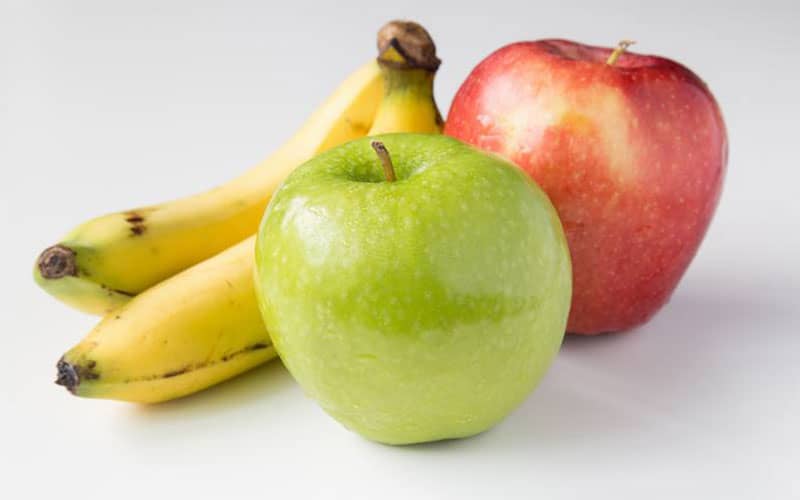 سیب سبز و قرمز و موز