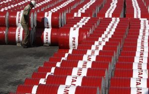 ایران به طور متوسط در سال گذشته چند میلیون بشکه نفت تولید کرد؟