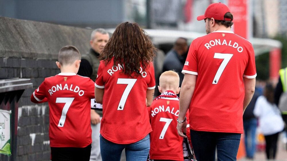 بازگشت رونالدو به یونایتد با استقبال گرم منچستری‌ها/عکس
