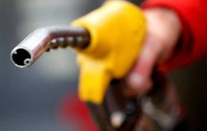 به گفته بایدن-شی ، در صورت محدودیت عرضه نفت آمریکا ، قیمت نفت تا 73 دلار افزایش یافت