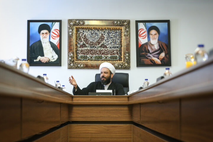 حوزه‌های علمیه راه تعالی و رشد جامعه دینی باشند