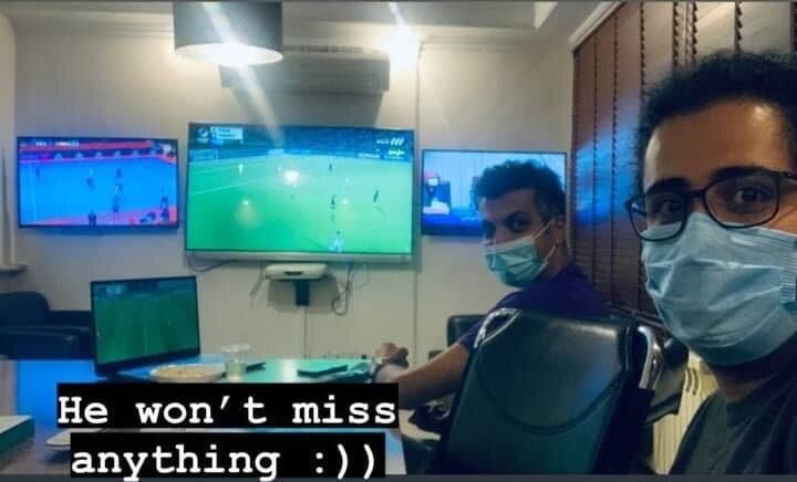 عکس | عادل فردوسی‌پور اینگونه عاشق و دیوانه فوتبال است