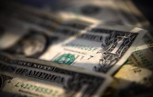 لبه های دلار پیش از حقوق و دستمزد کاهش می یابد.  ین تحت فشار توسط Investing.com