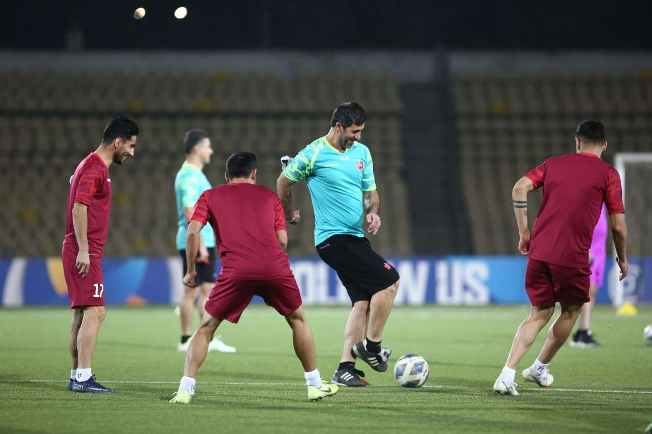 سفیر ایران در تمرین شاداب پرسپولیس؛ خوش و بش شاگردان یحیی با استقلالی‌ها/عکس
