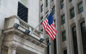 سهام علیرغم تشویق گزارش خرده فروشی عقب نشینی کرد سهام علیرغم تشویق گزارش خرده فروشی عقب نشینی کرد