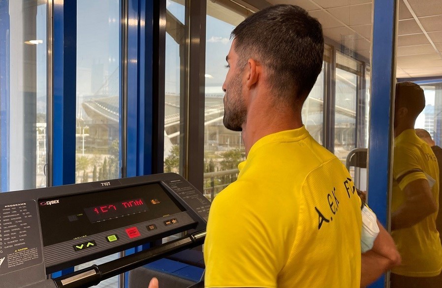 میلاد محمدی در تست‌های پزشکی تیم یونانی/عکس