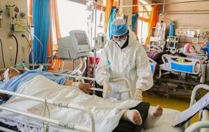 فاجعه کمبود پرستار در پیک پنجم کرونا/ گزارشاتی از مدیریت ۲۵ بیمار با یک پرستار