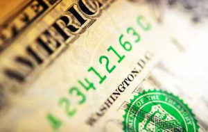 یک تقویم اقتصادی آرام برای آزمایش احساس خطر و اشتهای دلار