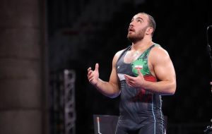 قهرمان کشتی جهان خادم امام رضا (ع) شد/عکس قهرمان کشتی جهان خادم امام رضا (ع) شد/عکس