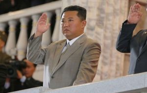 حضور اون به همراه عمه و همسرش در یک نمایش هنری/عکس حضور اون به همراه عمه و همسرش در یک نمایش هنری/عکس