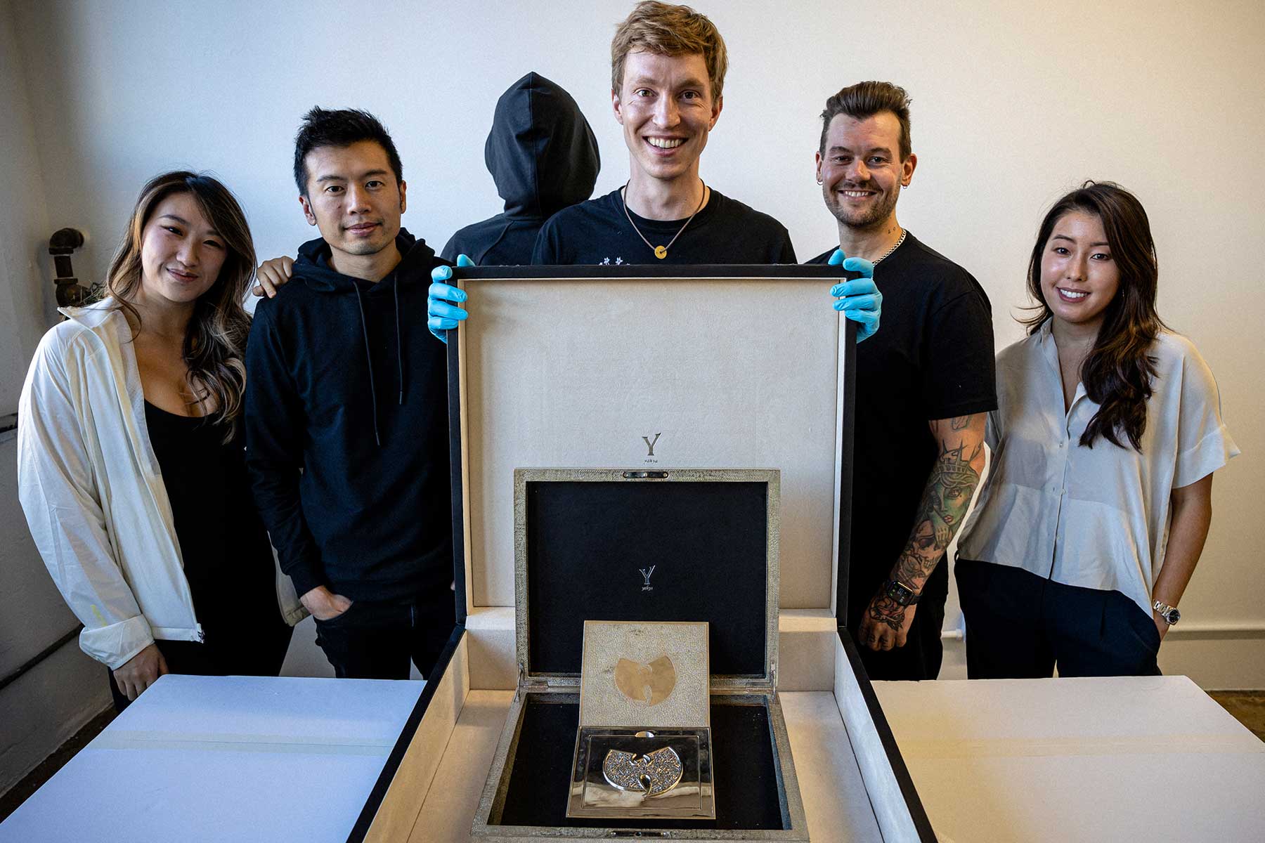 آلبوم منتشرنشده وو تانگ از مارتین شکرلی به یک گروه هنری NFT تغییر داد.