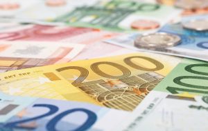 EUR/USD بر اساس گزارش NFP پیش از پایان هفته در حدود 1.1570 تثبیت می شود