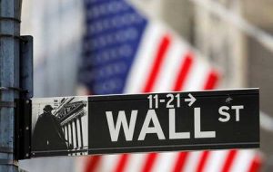 S&P 500 با رشد سهام افزایش می یابد.  JPMorgan a Drag