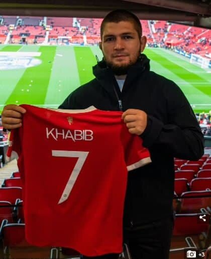 بازی خشن در لیگ انگلیس جلوی چشمان قهرمان UFC/عکس