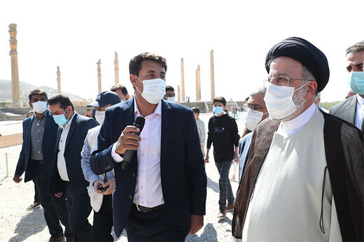 ببینید | پاسخ جالب رئیسی به کارمند تخت جمشید که چهار ماه است حقوق نگرفته ببینید | پاسخ جالب رئیسی به کارمند تخت جمشید که چهار ماه است حقوق نگرفته